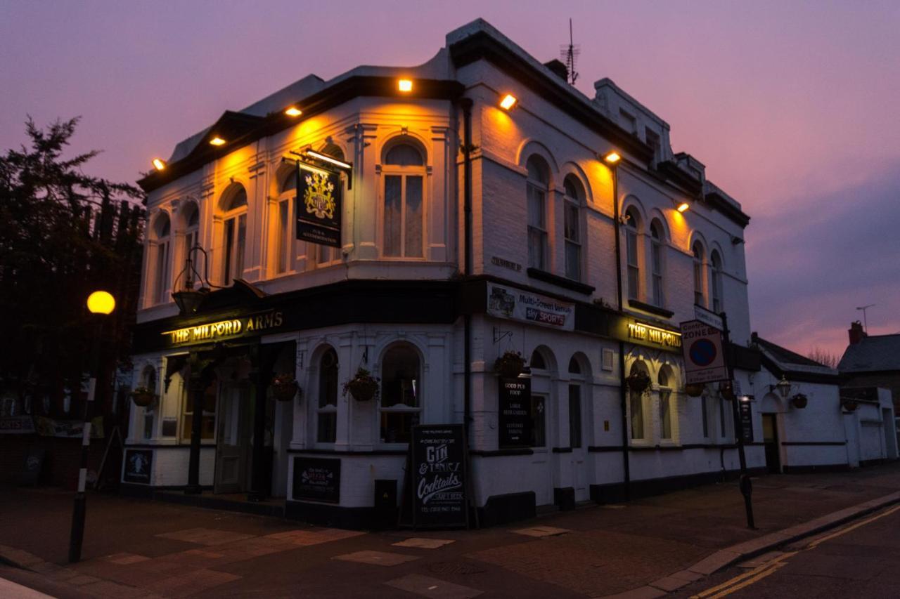 Hotel The Milford Arms Hounslow Exterior foto